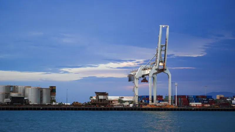 Decoding the Calendar: How US Importers Can Read Port Capacity Data to Book Smarter and Pay Less