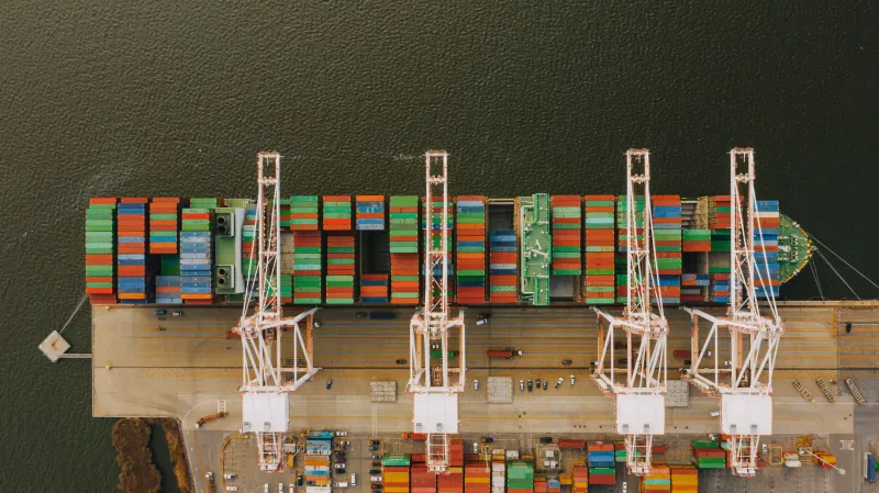David vs. Goliath at the Dock: How Mid-Market US Importers Are Reclaiming Leverage in a Mega-Carrier World